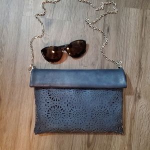 Clutch bag with detachable chain